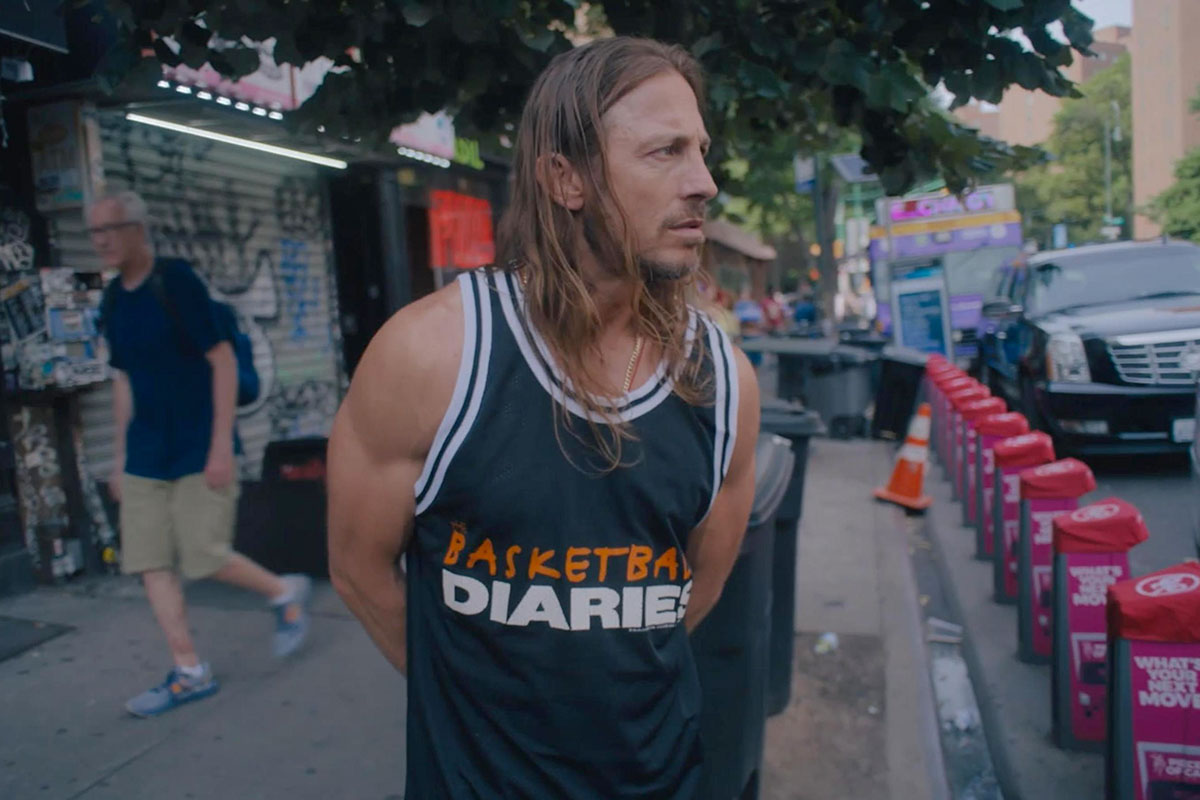 Mo Stark in una scena di "Bunny" (2025), il film di Ben Jacobson qui recensito