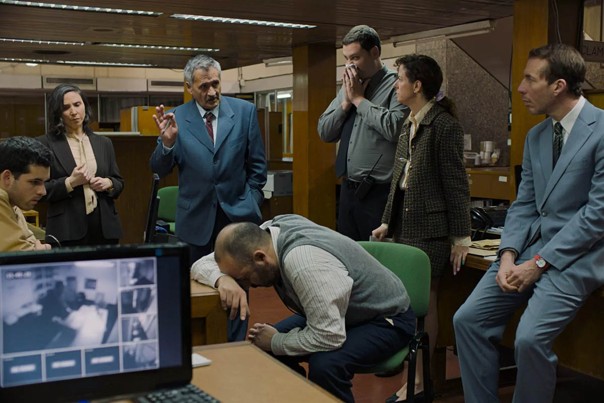 Una scena con il cast completo di "I delinquenti" di Rodrigo Moreno ("Los delinquentes", 2023), qui recensito